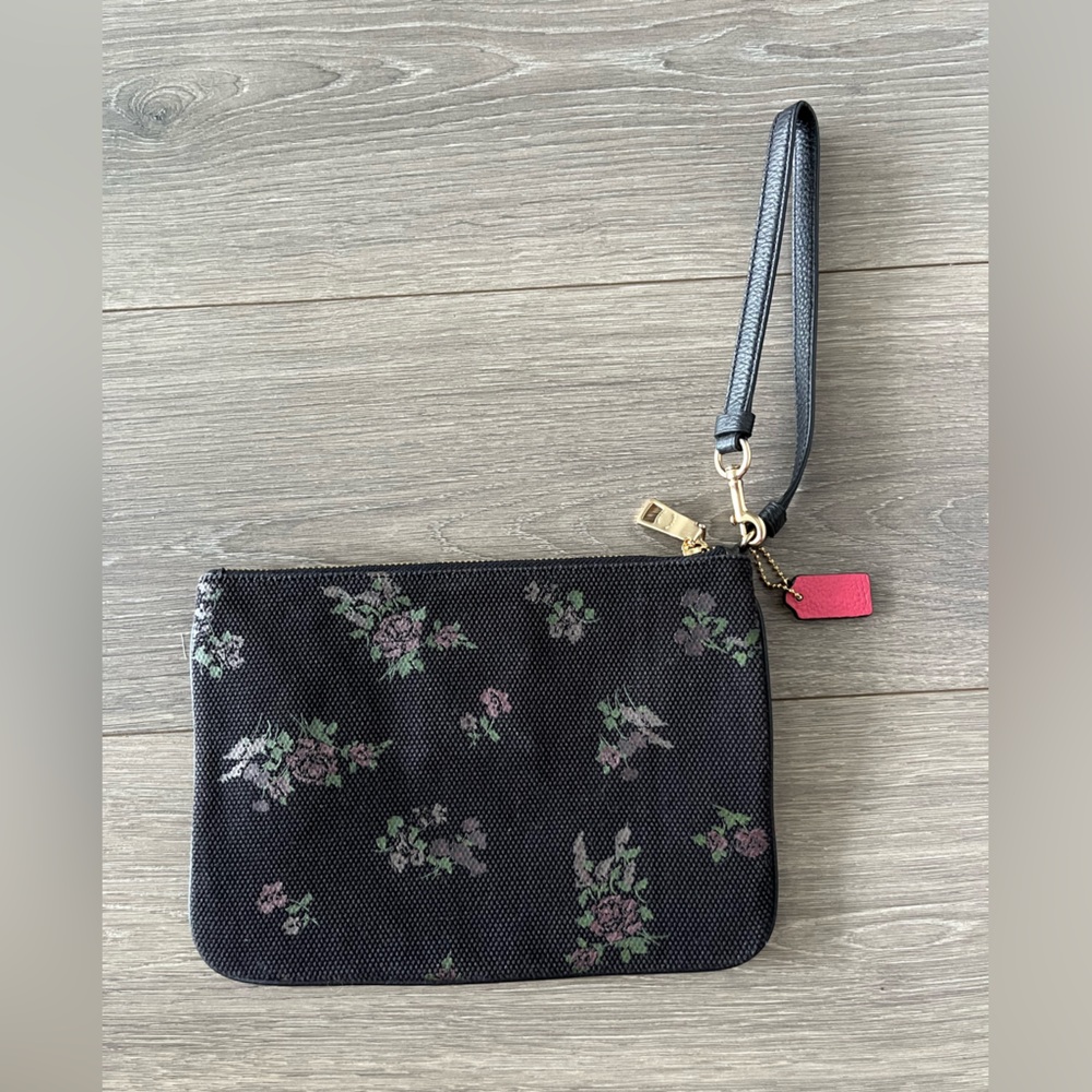 EUC Coach Black Hobo Bag Circa 2012 and Coach Love Large Wristlet Circa 2019 - Picture 4 of 16